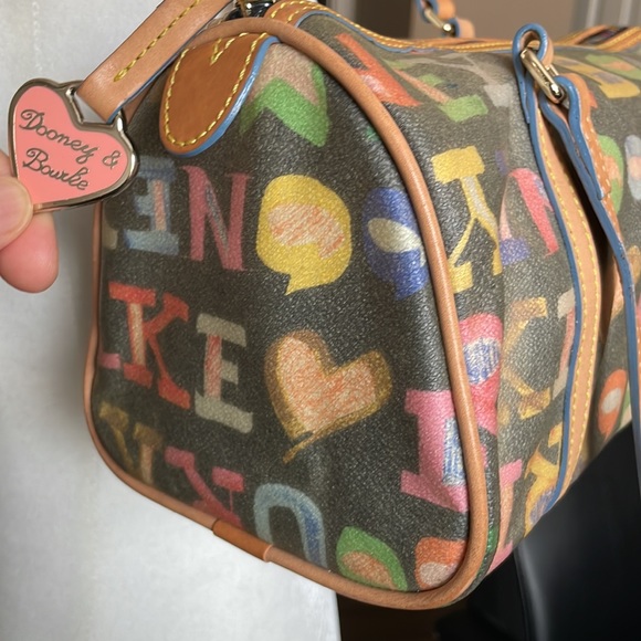 Vintage Dooney and Bourke barrel bag - Picture 3 of 14